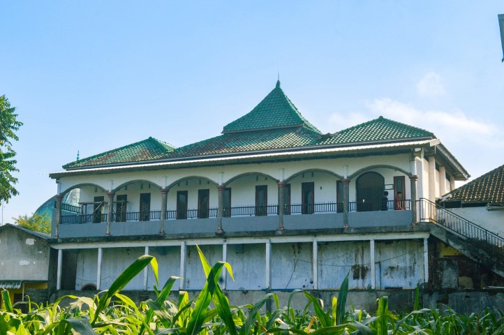 Santri berbaris rapi.